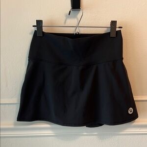 Vuori Volley Skirt size Small Black Tennis built-in shorts